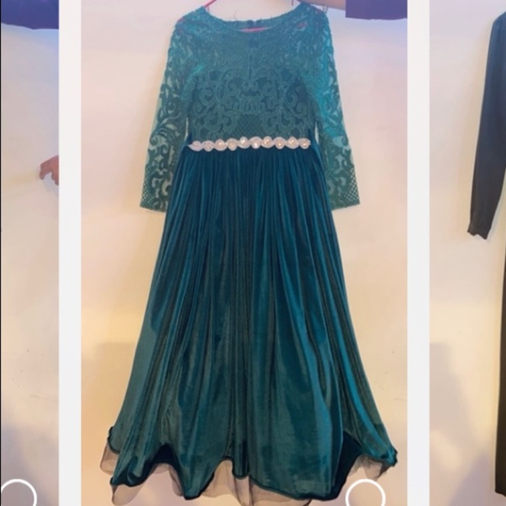 Elegant modest long sleeve green maxi dress